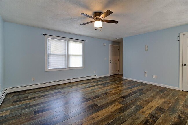 Foto del edificio - 165 Laurel Ridge Ave