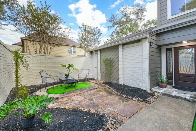 Foto del edificio - 5115 Green Springs Dr