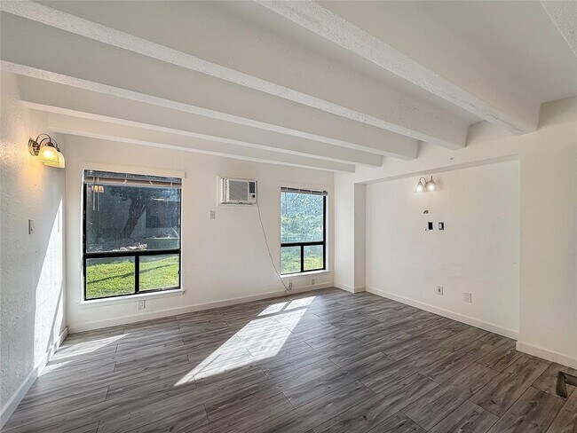 Foto del edificio - 5914 Lago Vista Way