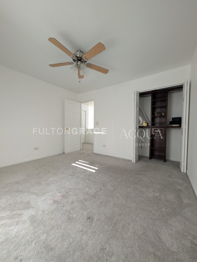 Foto del edificio - 2551 Oak Tree Ln