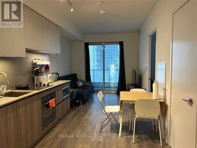 Photo du bâtiment - 950-3950 Portage Pkwy