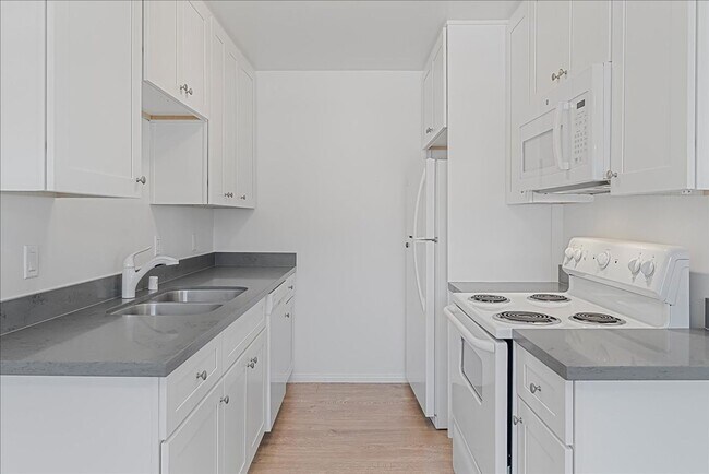 Foto del edificio - 5709 Hazeltine Ave