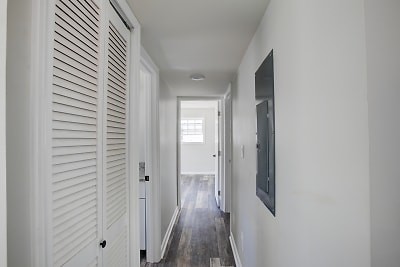 Foto del edificio - 1818 Vesta Ave