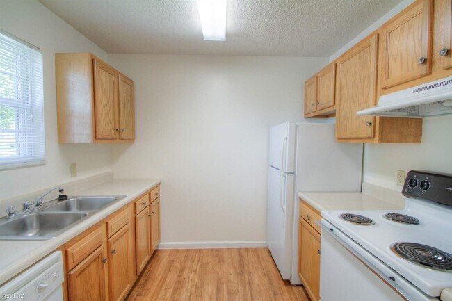 Foto del edificio - 104 River Valley Blvd