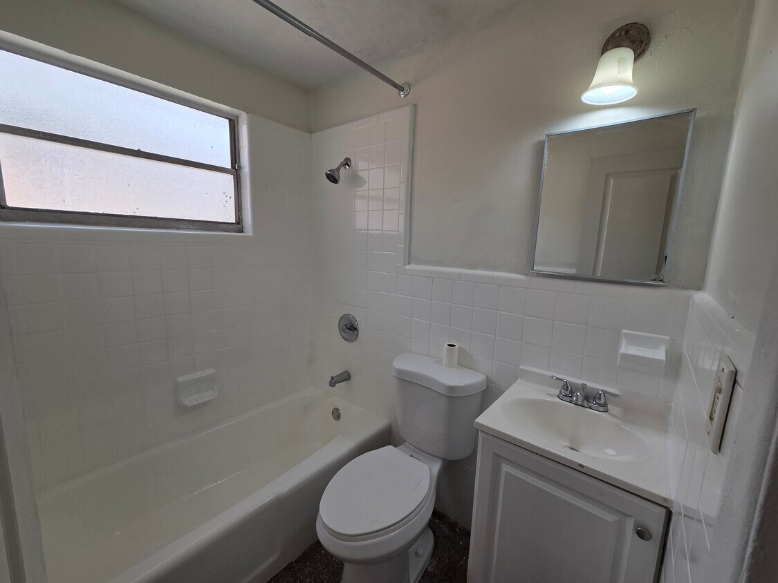 Foto del edificio - 8421 N 16th St