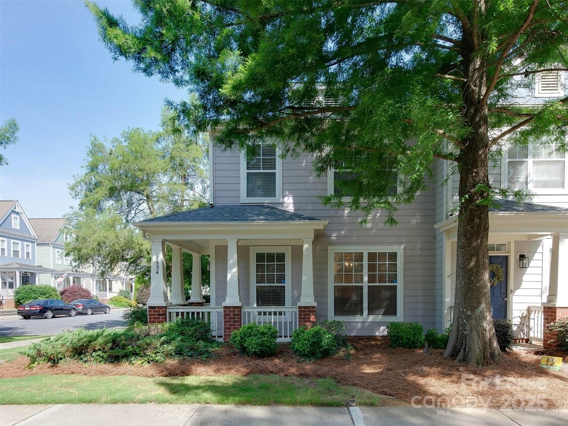 Primary Photo - 1834 Lela Avenue