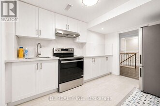 Building Photo - 6 Willowgate Dr