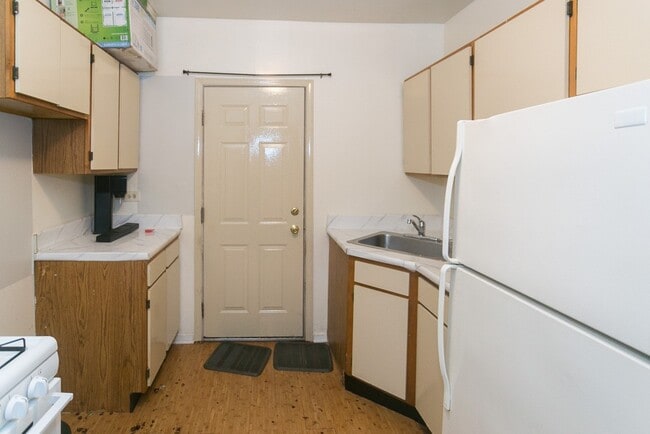 Building Photo - 5744 N Winthrop Ave