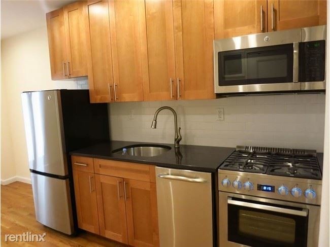 Building Photo - 225 E 85th St