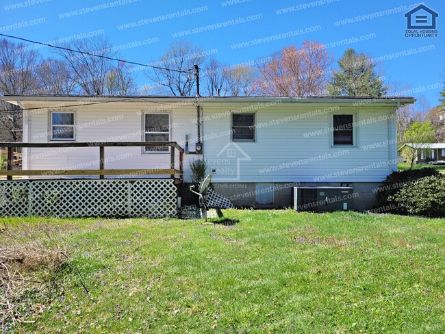 Building Photo - 4436 S Creek Rd