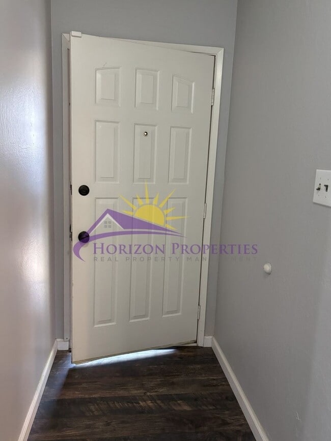 Building Photo - 3 Bed 3 Bath 1,411 Sq. Ft. Rancho Cordova ...