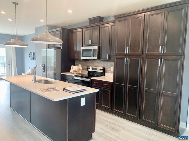 Foto del edificio - 1229 Old Trail Dr