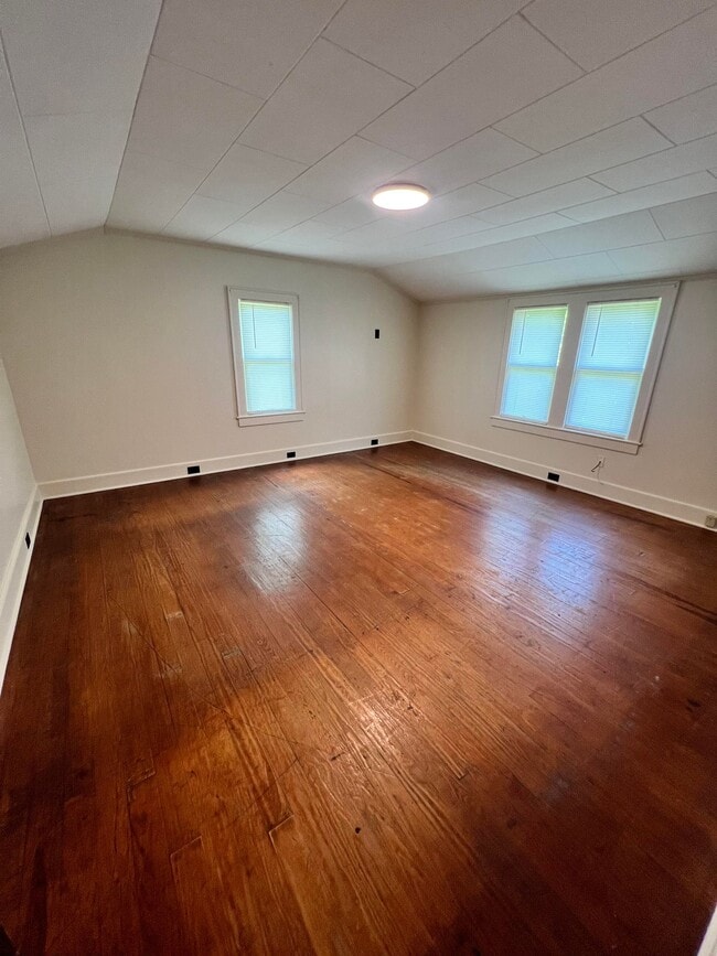 Building Photo - 703 Adderton St
