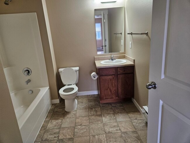 Bathroom 1 - Tullamore Place Apartments