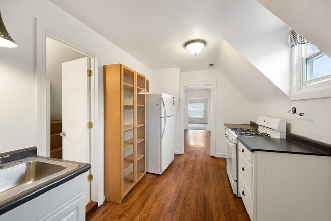 Foto del edificio - 1747 W Newport Ave