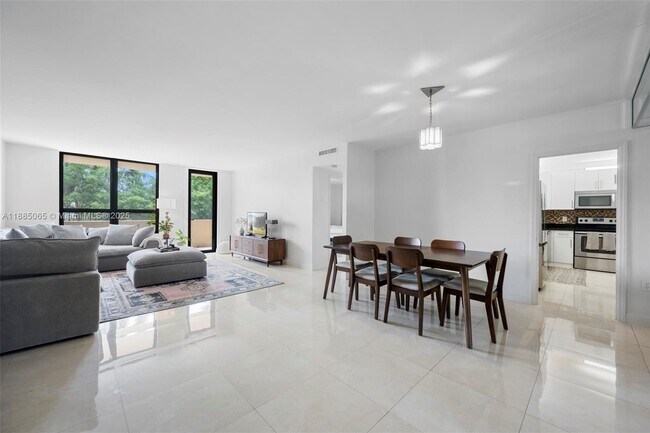 Foto del edificio - 10185 Collins Ave
