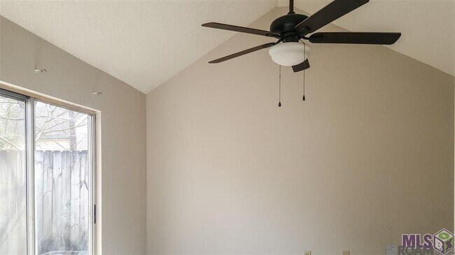 Building Photo - 402 Lee Dr