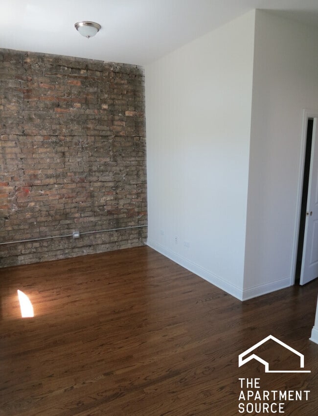 Building Photo - 1656 W Erie St