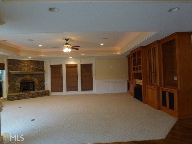 Building Photo - 2260 Lake Shore Landing