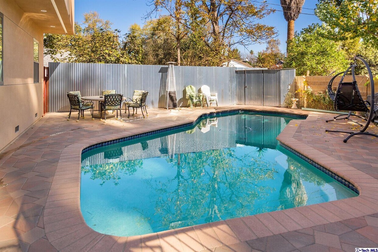 Foto principal - 13849 Gilmore St