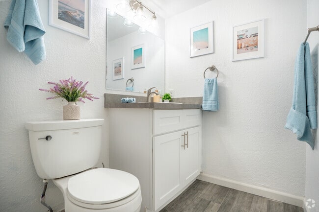 1BD, 1BA - 927SF - The Oceanaire