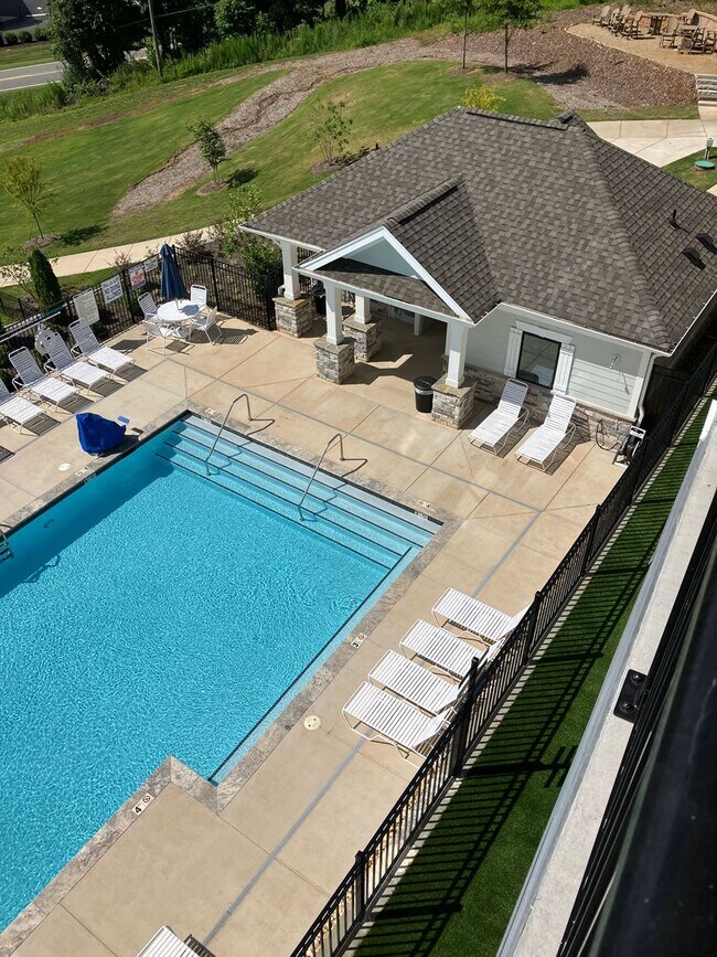 Foto del edificio - Beautiful lakefront living in Sherrils Ford