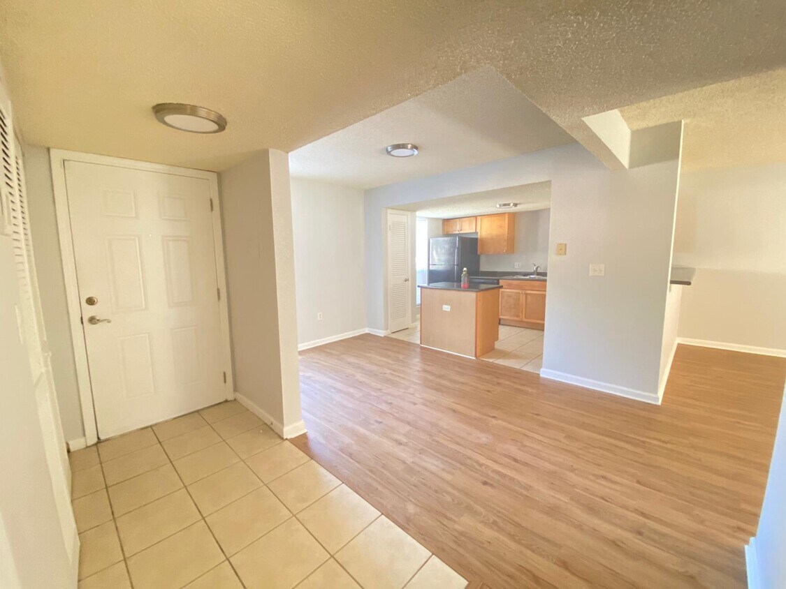 Foto principal - 1810 NW 23rd Blvd