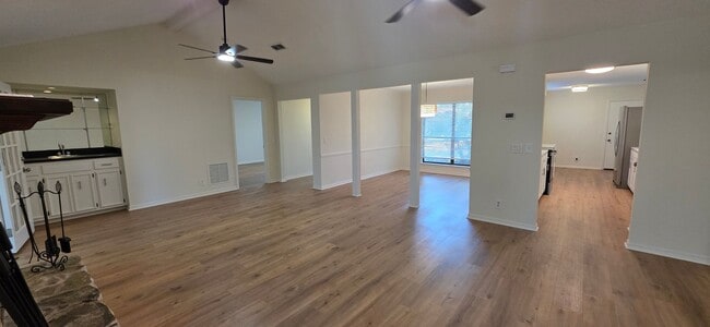 Foto del edificio - Large 4 Bedroom Located in Arlington!