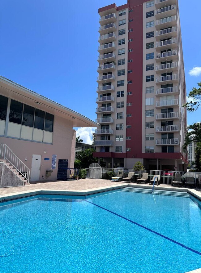 Foto del edificio - 3161 S Ocean Dr