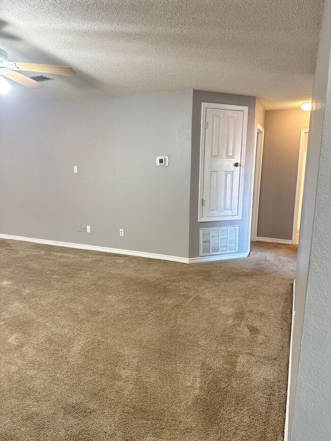 Foto del edificio - 3/2 Cottage in Maple Oaks Subdivision with garage