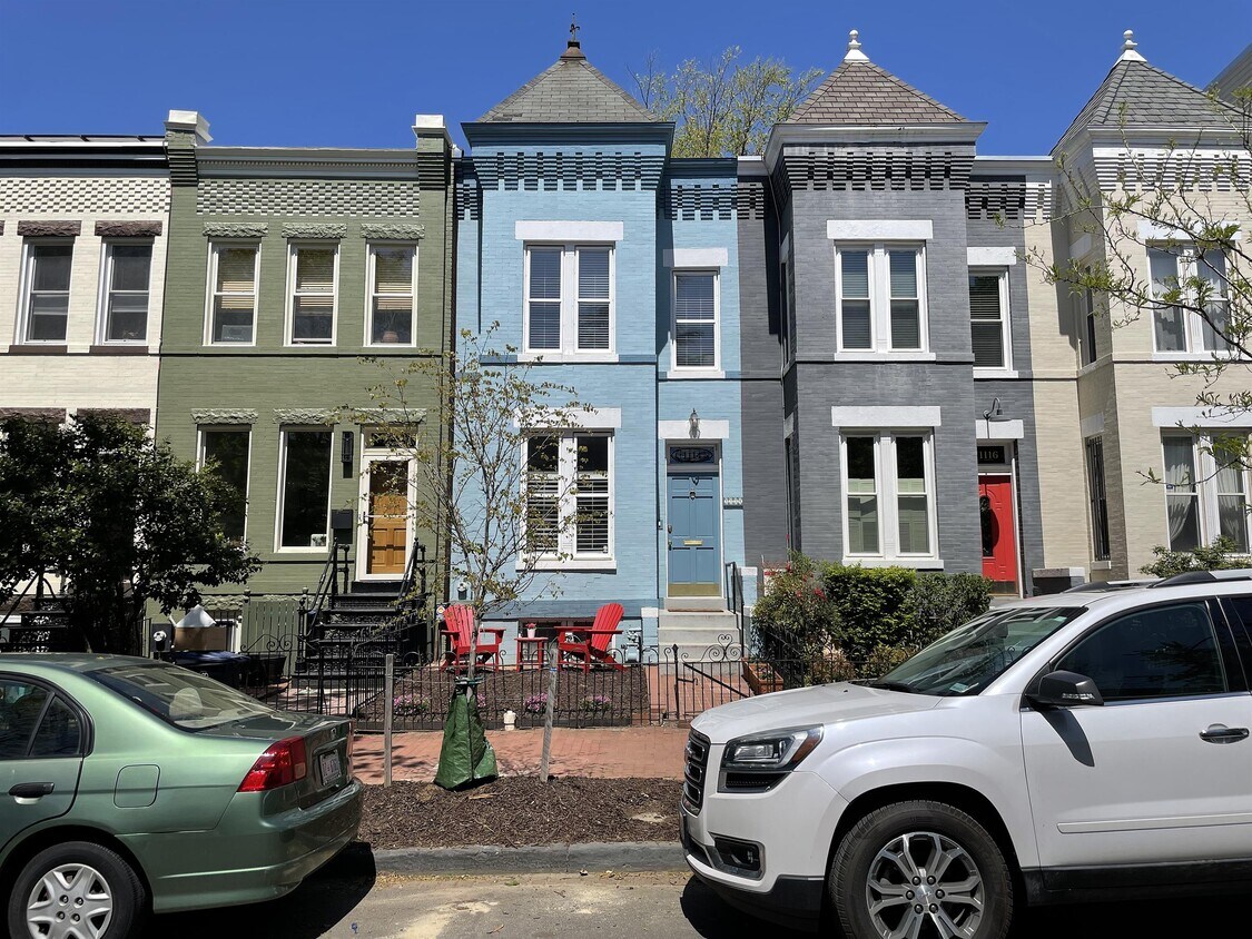 Primary Photo - 1114 G St NE