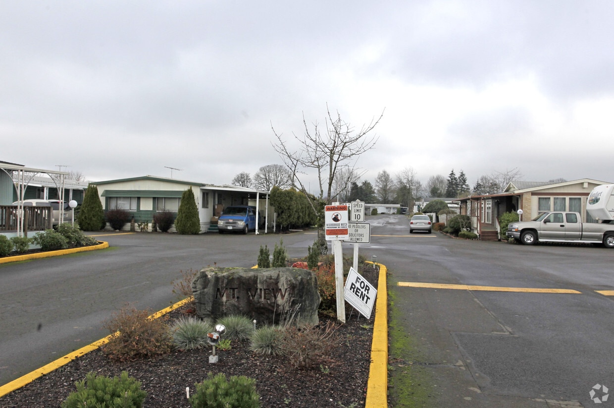 Mountain View Mobile Home Apartments in Newberg, OR