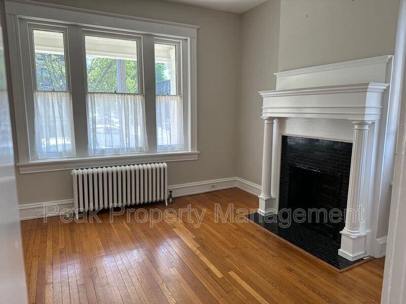 Primary Photo - 2426 Stuart Ave