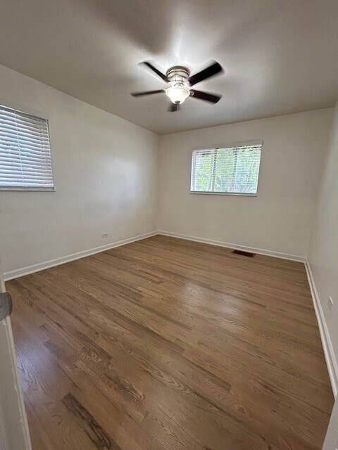 Foto del edificio - Available now! Spacious living room. Newly...