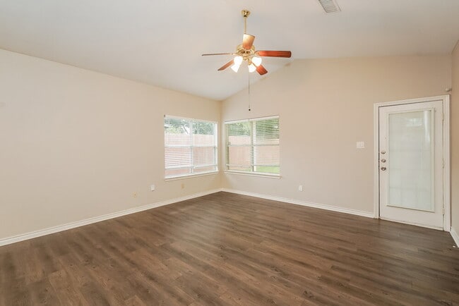 Building Photo - 1824 Alanbrooke Dr