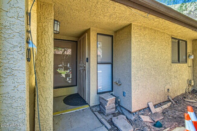 Foto del edificio - 3228 W Glendale Ave