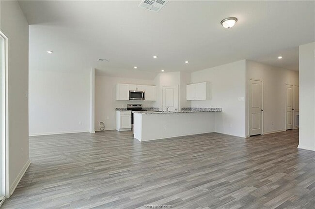 Foto del edificio - 5521 Fox Blf Dr