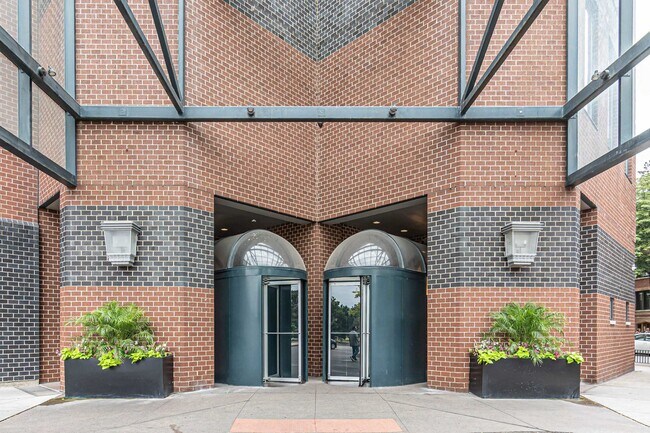 Foto del edificio - 3660 N Lake Shore Dr