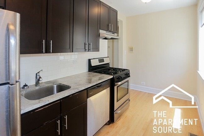 Foto del edificio - 3620 N Marshfield Ave