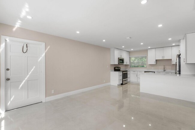 Photo - 301 SE 12th Ave Apartment