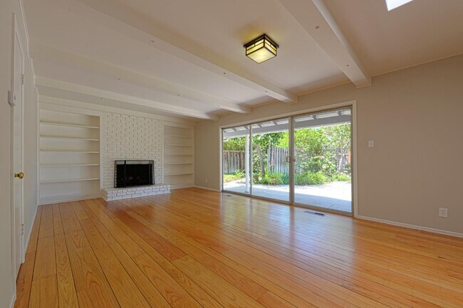 Foto del edificio - 660 Torwood Ln