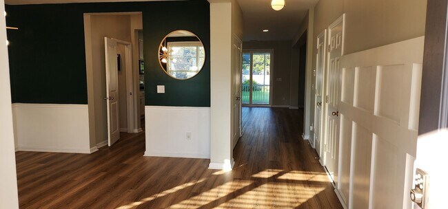 Foto del edificio - Welcome to Eagle Landing—where 3-bedroom bliss meets effortless style.