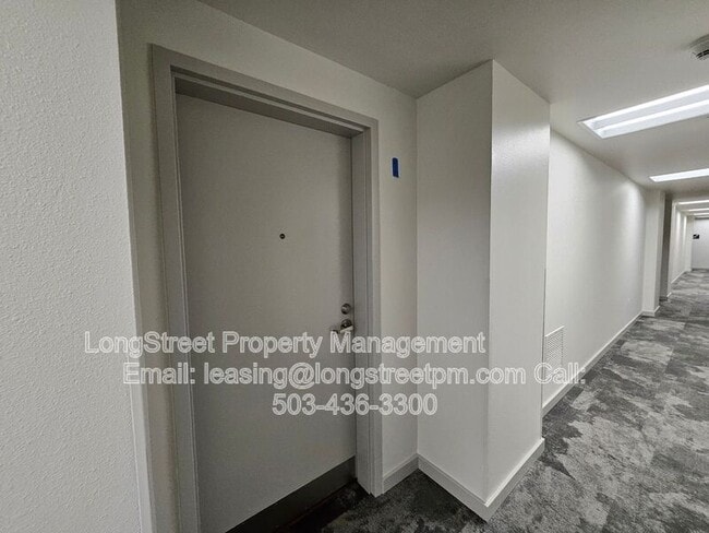 Building Photo - 910 SE 42nd Ave