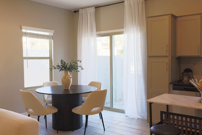 Foto del edificio - 8425 N 22nd Dr