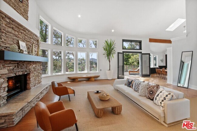 Foto del edificio - 3553 Cody Rd
