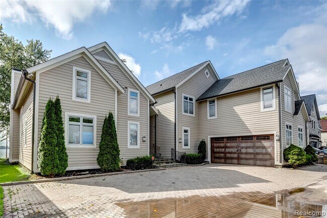 Building Photo - 1504 Rivona Dr