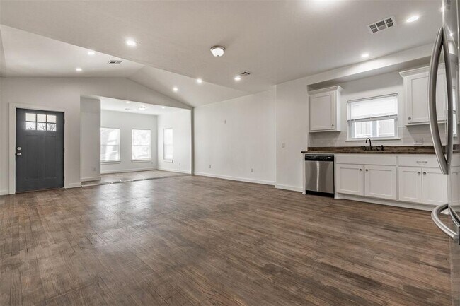 Building Photo - 1221 NW 31st St