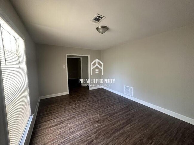 Building Photo - 5252 Rolling Meadows Dr