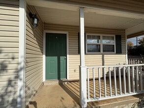 Building Photo - 1417 N Greenwich Ave