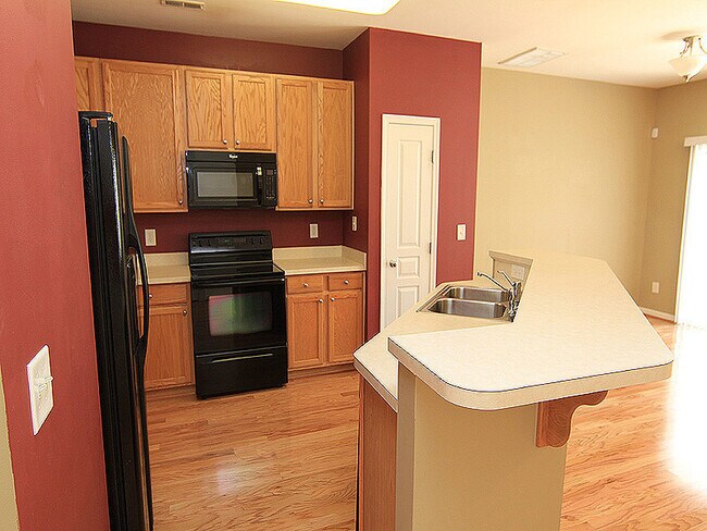 Foto del edificio - Spacious South Durham Townhouse!